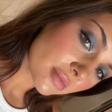 Christina (@christinapaints_)