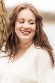 Piękna Oliwia Anna Kujawa 💛 Choć pogoda była dość kapryśna, sesja z Oliwią  mnie zachwyciła. Dziewczyna piękna, o dobrym sercu, poetka i wrażliwa dusza  🍀🩷 Oliwia Anna Kujawa #sesja #plener