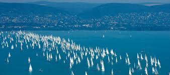 1940 és 1989 között hétszer volt a leggyorsabb a tókerülőn. 46 Kekszalag Blue Ribbon Wind Brothers Sailing