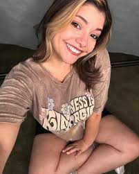 Brianna Hess (@strawbinaberry) · Instagram 照片和视频