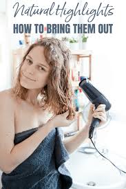 Ombre is type of highlight technique where the darkest color is at top near the roots and the color fades as we goes down towards the hair ends. How To Bring Out Natural Highlights For Brunettes And Blondes