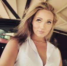 Courtney Moffett's Instagram, Twitter & Facebook