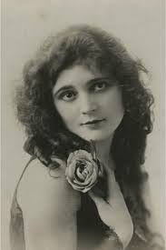 Claire Mcdowell's Instagram, Twitter & Facebook