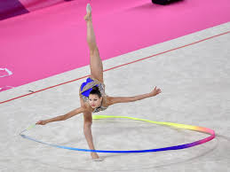 Only women perform in rhythmic gymnastics. Fl2n118s0np Om