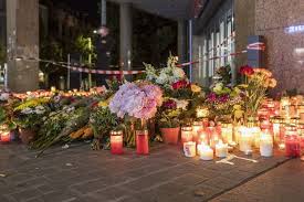 Die polizei spricht von drei toten und mehreren verletzten. Ootilixzqef Am