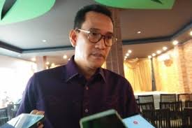 Refly harun, s.h., m.h., ll.m adalah seorang ahli hukum tata negara dan pengamat politik indonesia. Dicopot Erick Thohir Ini Respons Refly Harun