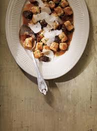 Gnocchis A La Ricotta Sauce Au Vin Rouge Et Aux Champignons Ricardo Recipe Ricotta Gnocchi Yummy Pasta Recipes Gnocchi