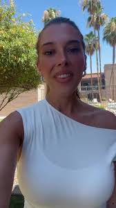 Taylor Metzler's Instagram, Twitter & Facebook