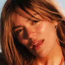 Dos Mujeres, Un Camino: Celos y Amores en el Estadio