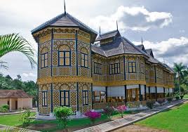 Pembinaan bangunan ini berdasarkan senibina asia barat. Moh Singgoh Kuale Istana Ausila Homestay Kuala Kangsar Facebook