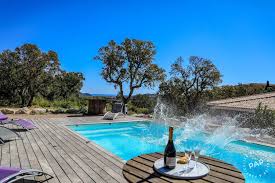 Considéré comme l'un des meilleurs d'europe, il apparaît régulièrement dans le classement des 100 meilleurs greens au monde. Location Maison Villa Pinarello Corse Du Sud 8 Personnes Des 1 960 Euros Par Semaine Ref 207404359 Particulier Pap Vacances