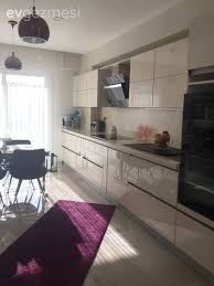 Derya Hanimin Modern Cizgide Sade Ve Goz Alici Evi Ev Gezmesi Beyaz Mutfaklar Ic Tasarim Mutfak Modern Mutfaklar