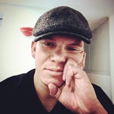 By 0331c! ♥ Streets Into a Monster Movie (9 Photos) 👉  https://streetartutopia.com/2025/10/30/monster-movie/