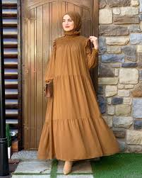 Taba rengi ile vakar ve asil kombinler için siyahla eşleştirebilirsiniz. Taba Renk Nasil Kombinlenir