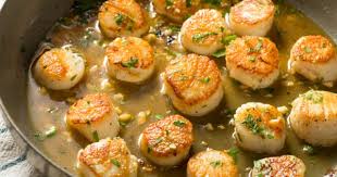 Les Noix De Saint Jacques Poelees Et Caramelisees Aux Agrumes Une Recette Simple Et Rapide De Noix De Saint Noix De Saint Jacques Recettes De Cuisine Poelees