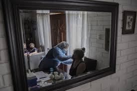 Santiago, una ciudad enrarecida y en cuarentena tardía. 7jm7gcftusgu M