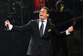 En 2014, se sumó al equipo de todo noticias para repasar las noticias de los famosos junto a nelson castro, donde se destacó por sus notas internacionales: Luis Miguel Retiring Mexican Singer Cancels Tour Dates Again Ahead Of Rumors He S Done