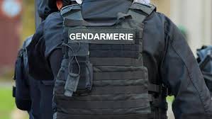 Le fugitif est un ancien militaire connu pour des. Qjp0oth8hmgttm