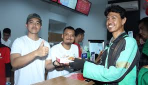 He is the third and youngest son of 7th indonesian president joko widodo. Anak Presiden Jokowi Kini Jualan Ayam