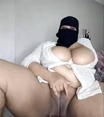 Saudi niqabi mom masturbates - ThisVid.com