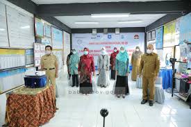 Kepala dpmp3akb khairati menjelaskan bahwa gerai kencana ini merupakan pelayanan sejuta akseptor dalam rangka perayaan hari keluarga nasional ke 28 tahun 2021. 0raefff0g0cewm