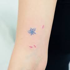𝚜𝚖𝚎𝚛𝚊𝚕𝚍𝚘 𝚏𝚕𝚘𝚠𝚎𝚛 In 2020 Little Flower Tattoos Mini Tattoos Bts Tattoos