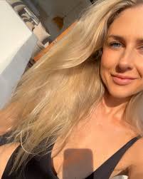 Best place to catch the sunrise? . . #sunrise #morninglight  #besttimeoftheday