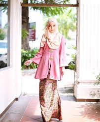 Keluarga adalah unit sosial terkecil di masyarakat, terdiri dari ayah, ibu dan anak. Batik Malaysia Mybaju Blog