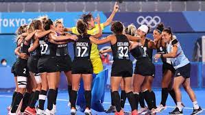Ver otra vez a las leonas en una final olímpica sin dudas remite a aquellas jugadoras que le dieron nombre e identidad a este seleccionado. Mffwwmarctuktm
