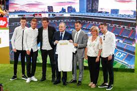 Торган азар забивает гол в ворота португалии. Klan Azarov Pokoryaet Mir U Nih Est Dazhe Svoe Agentstvo Hazard Boys Team Ezhenedelnik Futbol
