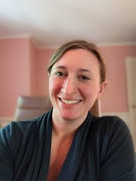 Hi, I'm Abby 👋 and I'm the founder and CEO of Terrain Bookkeeping. Before  becoming a bookkeeper, I worked in Public Relations, and I know how fast  paced the marcomm world can