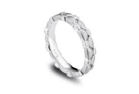 Stuller Platinum And Diamond Wedding Band Featuring An Embellished Quilted Design Obruchalnye Kolca Kolca