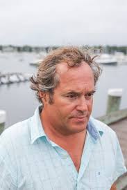 Pro diver came to the rescue after boat capsized