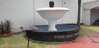 Sebelum akta universiti dikuatkuasakan pada 4 oktober 1971, universiti sains malaysia dikenali sebagai universiti pulau pinang. Mohd Faiz Bin Abdul Manan Muzium Penjara Malaysia