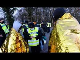 To rave) is an organised dance party at a warehouse, forest, cave or other private property or public space, typically featuring performances by djs. Illegale Rave Party Geldbussen Fur 1 200 Teilnehmerinnen Youtube