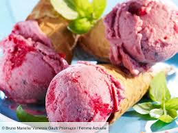 Une délicieuse recette de glace à la vanille, comme en italie et sans sorbetière en plus. Nos Recettes Faciles De Glaces Sans Sorbetiere Femme Actuelle Le Mag