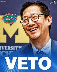 Zwei clearly disapproving the Florida summer.