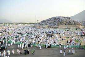 جبل عرفات هو جبل يقع علي بعد 20 كيلو متر شرقي مكة، السعودية.تقام عنده أهم مناسك الحج، والتي تسمى بوقفة عرفة وذلك في يوم التاسع من شهر ذي الحجة.وتعد الوقفة بعرفة أهم مناسك الحج كما قال الرسول محمد(صلى الله عليه. Exexwjqdkmjrjm