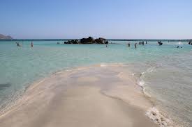 Great beach with many sunbeds and the most shades of blue sea you can find in. elafonisi. Elafonhsi Kissamos Xania Paralies Ths Krhths Elizabeth Estate Agency