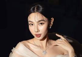 Miss Thuy Tien filed a complaint about the illegal use of her image.