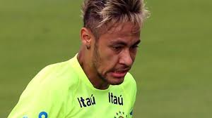 Er ist nicht nur für seine leistungen beim fc santos bekannt, sondern auch für seine ausgefallene frisur. Wm 2014 Neymar Glanzt Als Goldkopfchen Im Training Augsburger Allgemeine