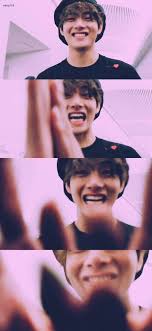 Look At That Innocent Face Omg Em 2020 Imagens Bts Bts Papel De Parede Meninos Bts
