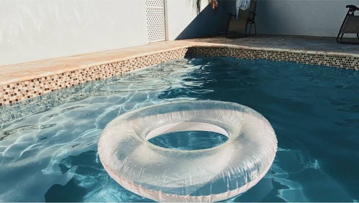 Pool Heat Pumps: Pros and Cons for Year-Round Swimming