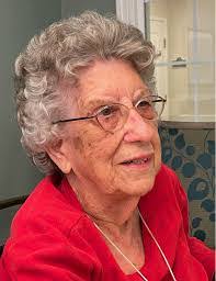 Lou Parsons's Instagram, Twitter & Facebook