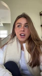 Emily Bills's Instagram, Twitter & Facebook