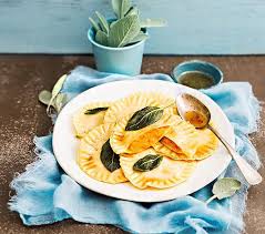 Kurbis Ravioli In Salbeibutter Aus Dem Thermomix Zaubertopf Rezept Ravioli Zaubertopf Rezepte