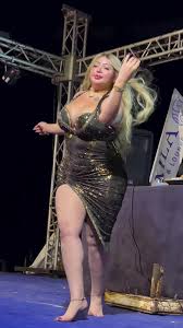 الراقصة بوسي - جميع ماذا تتوق إليه من إثارة جنسية مباشرة