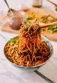 Hot Dry Noodles (Re Gan Mian, 热干面) - The Woks Of Life