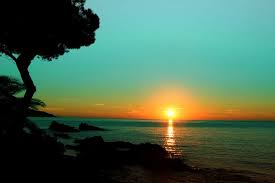 Lever De Soleil Sur La Plage De Saintclair Au Lavandou Var Provence Lelavandou Le Lavandou Lever De Soleil Plage Paysage Plage