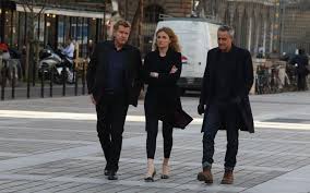13 mai 2019 catherine bonnel, architecte d'intérieur, décède après l'évacuation musclée d'une zad en pleine forêt. Quand Les Comediens D Alice Nevers Rencontrent Ceux De Section De Recherches Le Parisien